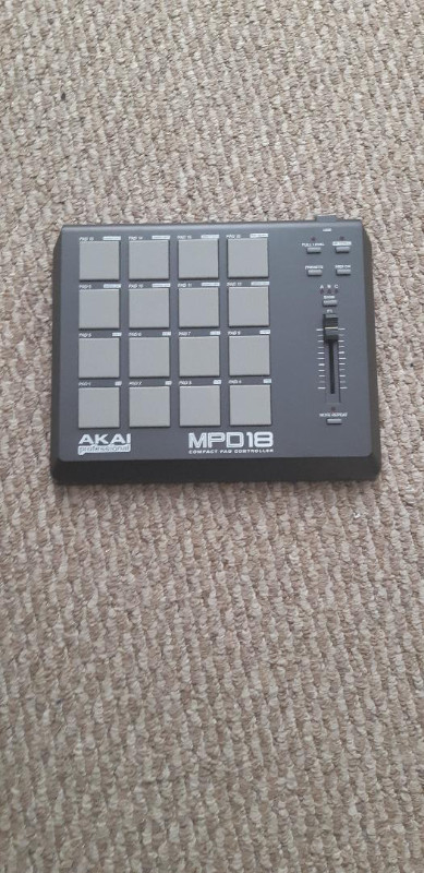 Akai Professional MPD18 Compact Pad Controller in Performance & DJ Equipment in Ottawa