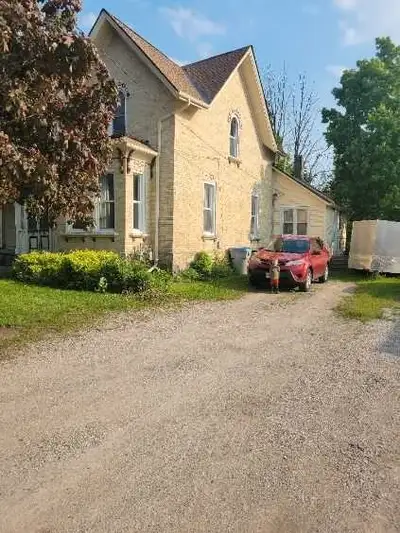 3 BEDROOM HOUSE IN CLINTON AVAIL AUGUST 1ST