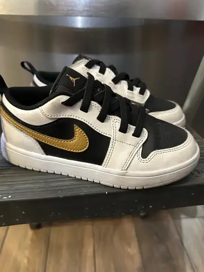 Air Jordan 1 low kids 3Y , View more