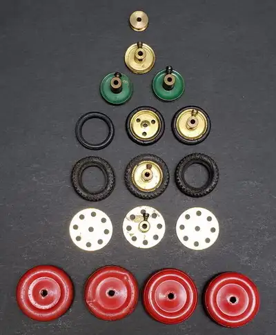 48 vintage 1950s original Meccano parts - * tires, wheels, pulleys, grub screws, axle rods, rubber r...