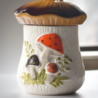 Merry Mushroom canisters - vintage 70s Laurentian Pottery
