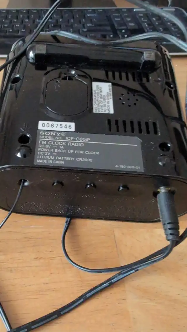 Sony Digital Alarm Clock Radio in General Electronics in Ottawa - Image 4