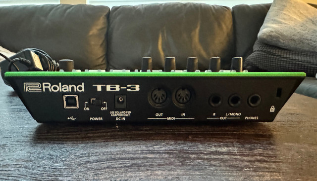 Roland AIRA TB-3 Touch Bassline Synthesizer  in Pianos & Keyboards in Winnipeg - Image 2