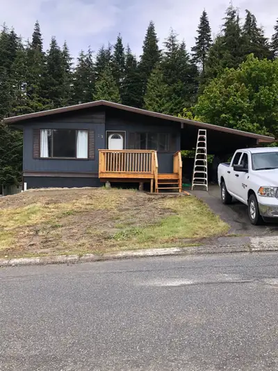 House for rent 23 Dunn Street Ketimat. Nice backyard 3 bedrooms upstairs and 3 bedrooms downstairs u...