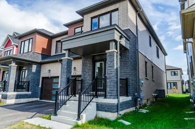 4 Bedroom Home for Short-Term Rental in Thorold, Niagara Region in Ontario in Canada - Image 2