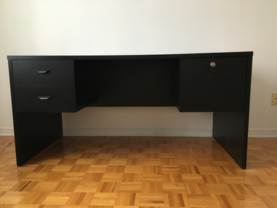 Bureau de travail, 60 pouces par 30 pouces en mélanine noire, View more