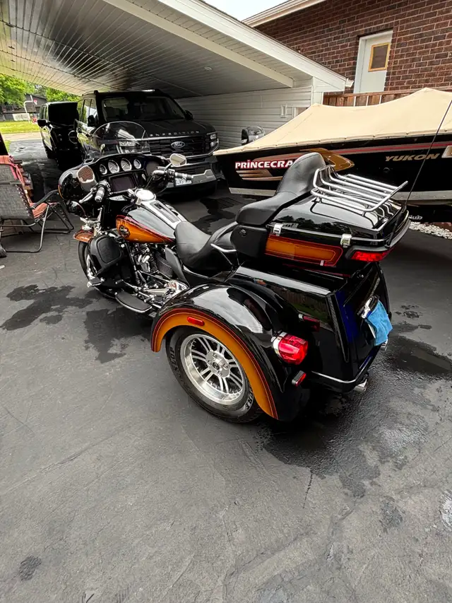 REDUCED, 2024 Harley Davidson Tri-Glide Ultra, Tobacco Fade in Touring in Timmins - Image 6