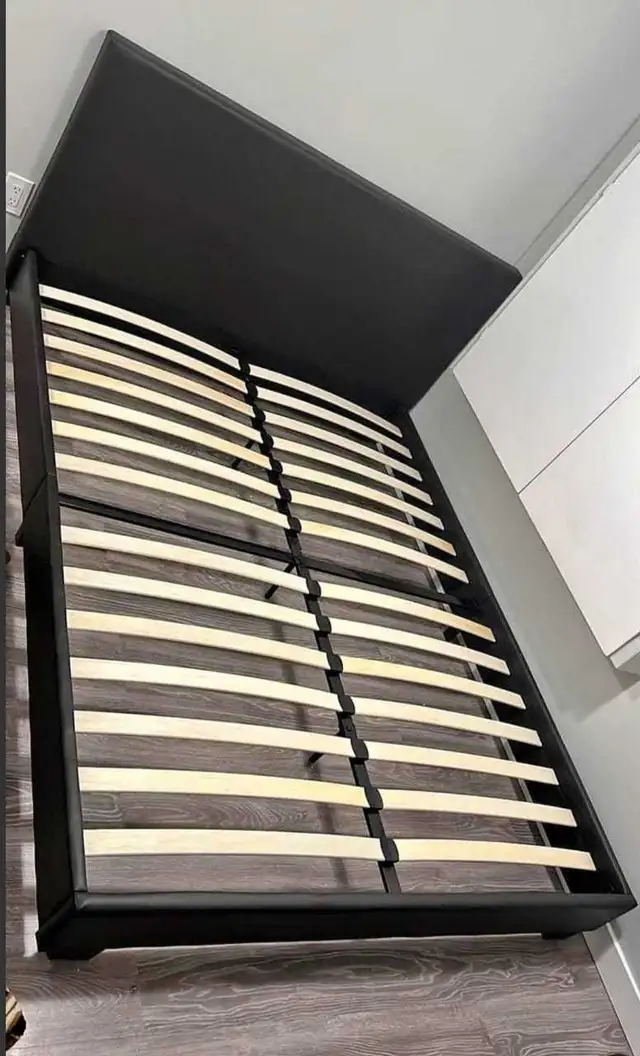 Queen Bed Frame in Beds & Mattresses in City of Montréal - Image 3