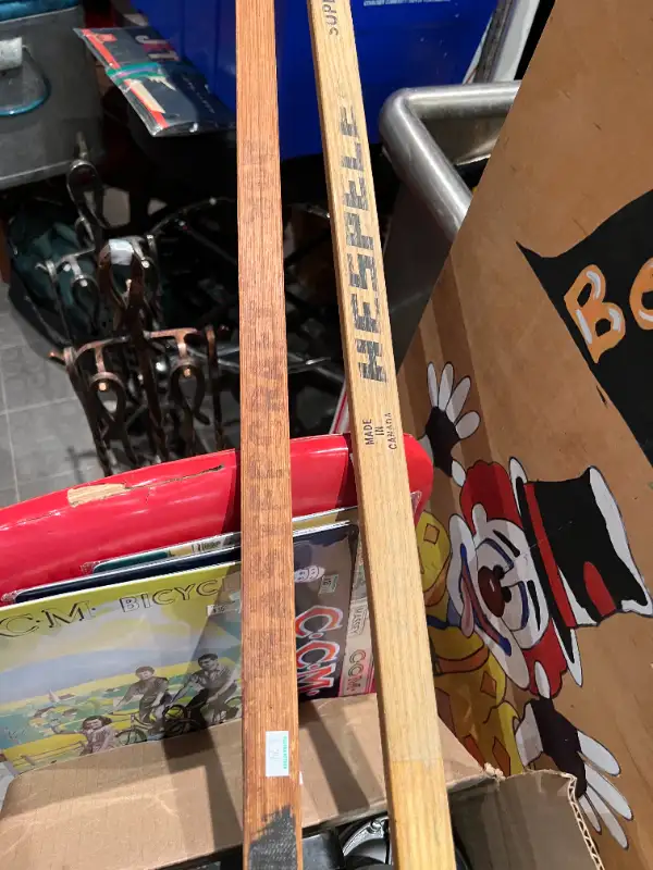 2 ANTIQUE WOOD ICE HOCKEY STICKS - HESPELER / MASTERCRAFT in Arts & Collectibles in Mississauga / Peel Region - Image 4