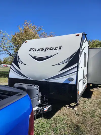 I'm selling my Keystone Passport 32' travel trailer, a comfortable and well-equipped home on wheels...
