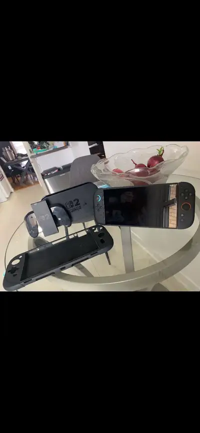 Very good condition Can deliver for extra! Comes with carry case, screen protector, silicone case, e...