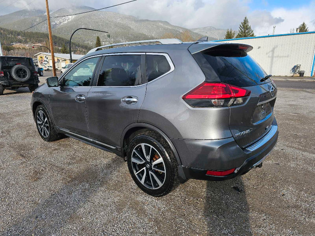 2017 Nissan Rogue SL Platinum AWD in Cars & Trucks in Lethbridge - Image 2