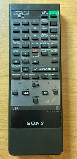 Télécommande Sony RMT-V555A dans Accessoires pour télé et vidéo  à Lévis