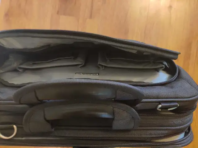 Targus Laptop Carrying Case in Laptop Accessories in Ottawa - Image 5