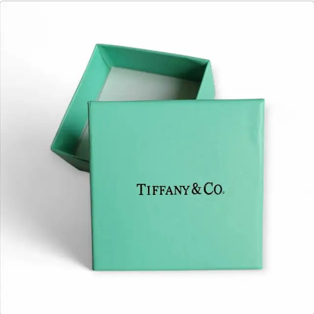 Tiffany & Co boite à bijou vide empty  jewelry box in Jewellery & Watches in City of Montréal - Image 2