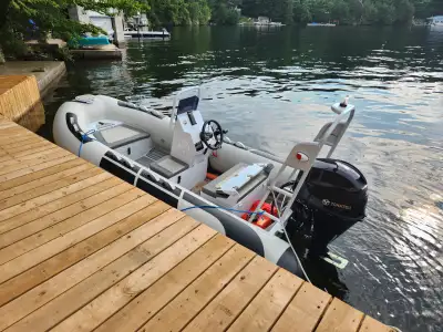 Welded Aluminum Hull with Heytex PVC Tubes. White Aluminum Powder Coated Hull, Console with side sea...