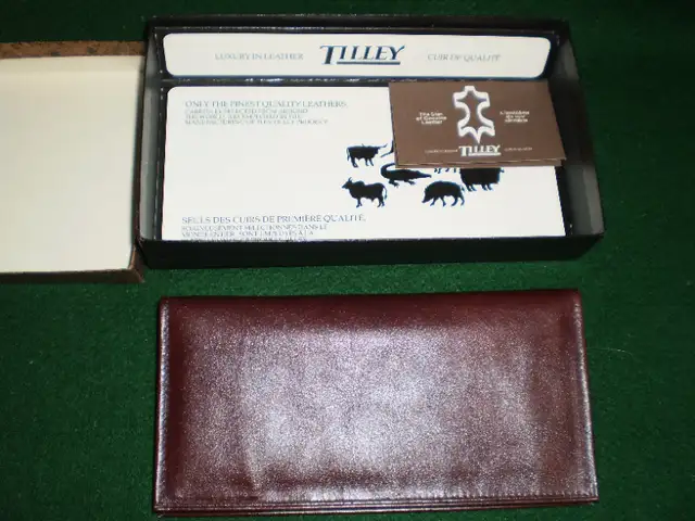 Leather Handbag Purse Duffel Wallet in Women's - Bags & Wallets in City of Toronto - Image 11