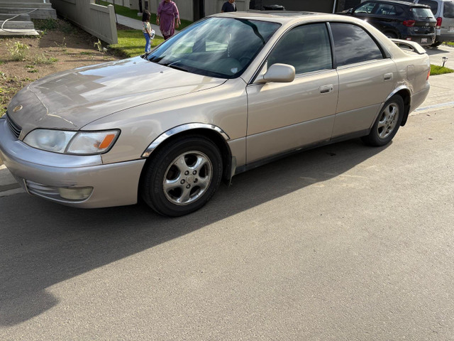 Lexus ES with active status and no accidents. in Cars & Trucks in Edmonton - Image 3