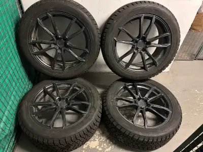 Set of 4 light alloy rims and high end snow tires. Rims: 20x8.5 Envy FF-1 (5x114.3) Tires: 255-50-20...
