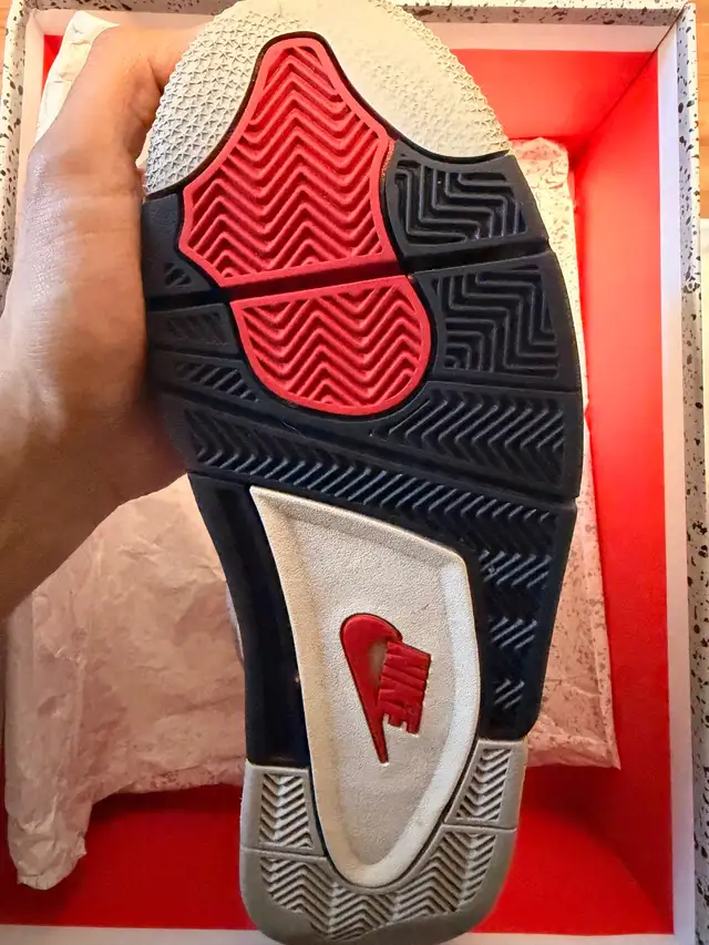 Jordan 4 Cement Size 10.5 (2025) (USED) in Men's Shoes in City of Toronto - Image 4
