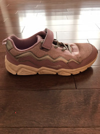 Kids Pink Velcro Saucony Shoes Size 5M