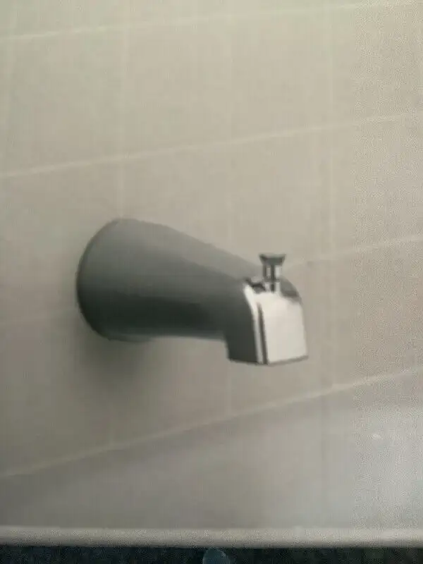 Bec de baignoire et pomme de douche (Moen) in Plumbing, Sinks, Toilets & Showers in Longueuil / South Shore - Image 9