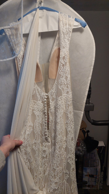 Lace wedding dress in Wedding in Barrie - Image 2