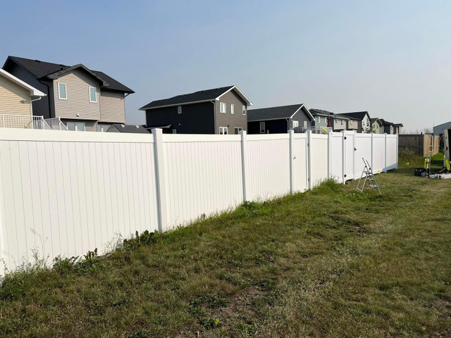 PVC fence (EARLY BIRD OFFER) in Decks & Fences in Moose Jaw - Image 3