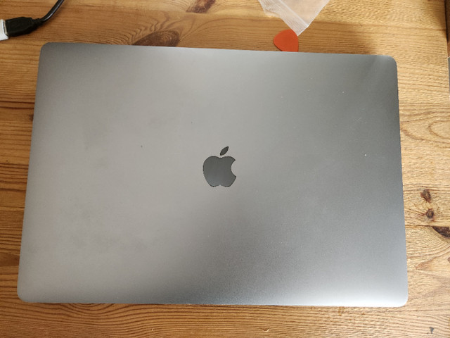 16GB RAM Macbook Pro 15" w/ Touch Bar. Intel Core i7. in Laptops in Belleville