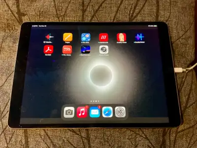 iPad Pro 10.5” 256gb with WiFi & cellular, model NPHG2LL/A, View more