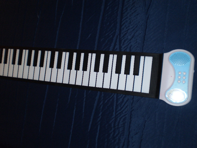 Konix 49-Key Roll-Up Piano Keyboard in Pianos & Keyboards in City of Toronto