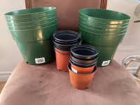 10 pots pour plantes diamètre 8 po et 10 petits pots le lot 10$