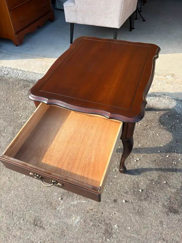 Single Solid Wood Side Table in Coffee Tables in Peterborough - Image 7