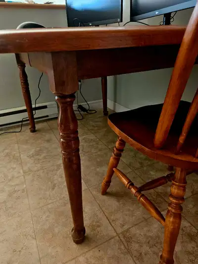 Very heavy and very solid dining table: Lengh: 4.11F Width: 3.6F Hight: 2.5F Available in Dieppe