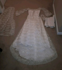 Beautiful Classic Style Wedding Dress  $500 OBO.
