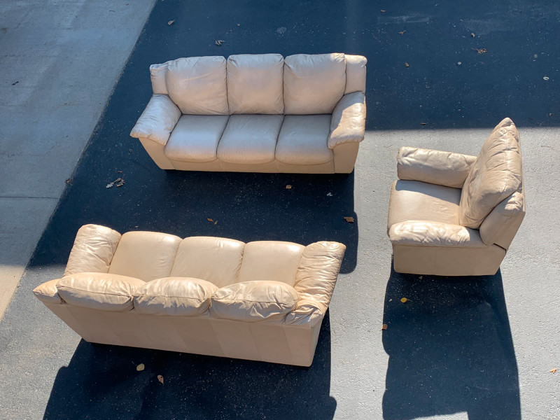 Two Leather couch’s and reclining chair Couches & Futons Thunder