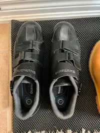 Shimano Road Cycling Shoes with clips (size 44 eur, 9.7 us)