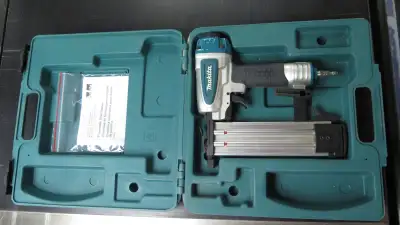 Cloueuses pneumatiques 18ga Makita et Milwaukee, View more