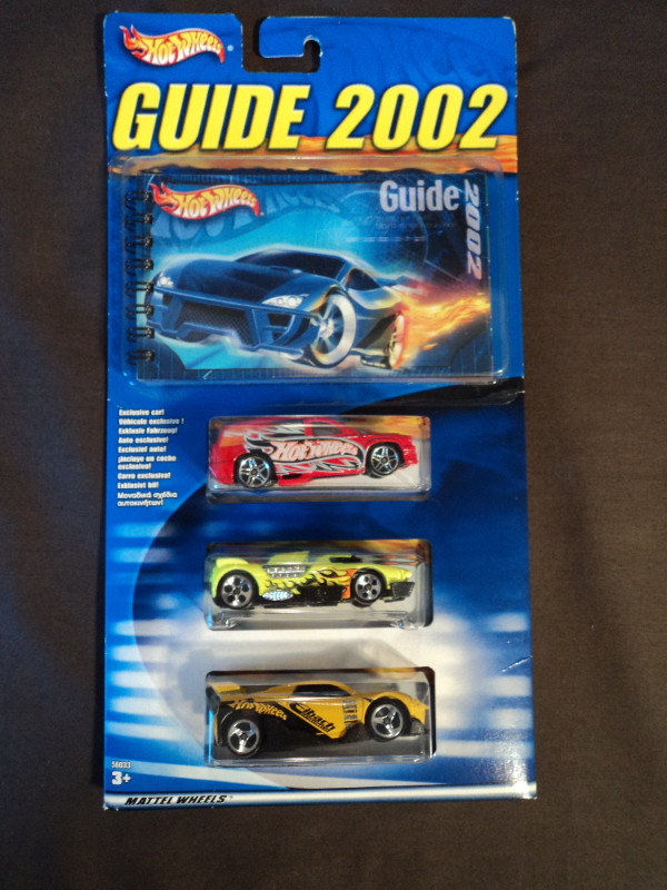 2002 HOT WHEELS 3 PACK W/ GUIDEBOOK in Arts & Collectibles in Cowichan Valley / Duncan