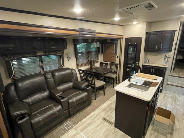 2017 Durango by KZ 32’ Trailer in Travel Trailers & Campers in Grand Bend - Image 4
