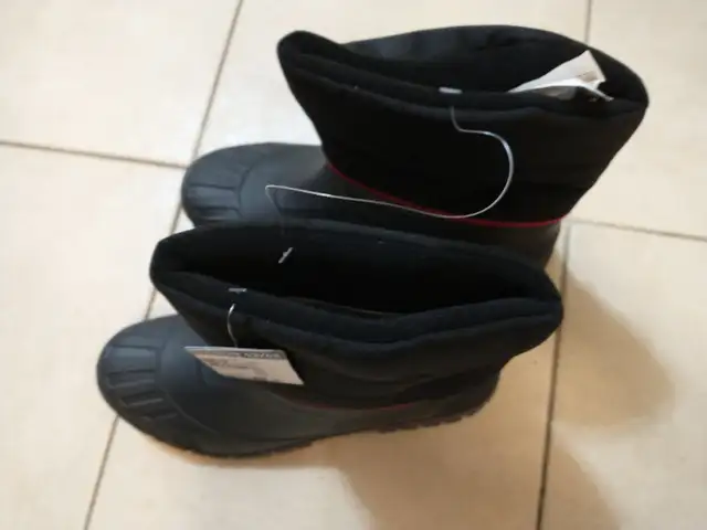 New boots, size 9/9.5 with waterproof clog.62866661241091123