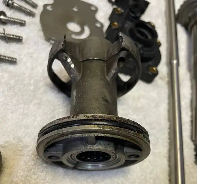 1990s Johnson / Evinrude 25/35hp Drive Shaft in Powerboats & Motorboats in Markham / York Region - Image 7