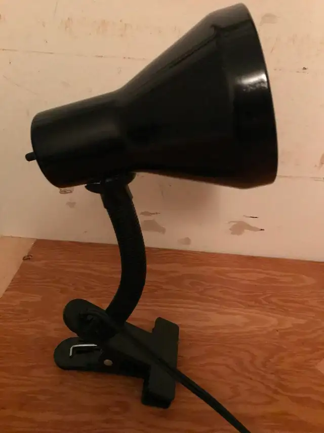 Black Metal CLIP ON ADJUSTABLE Desk Lamp in Indoor Lighting & Fans in Mississauga / Peel Region - Image 5