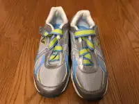 New balance size 2.5 child new running shoes