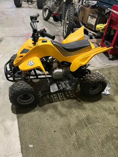 It’s a Chinese kids quad, doesn’t run but just needs a new battery and a starter (30$ on Amazon) I T...