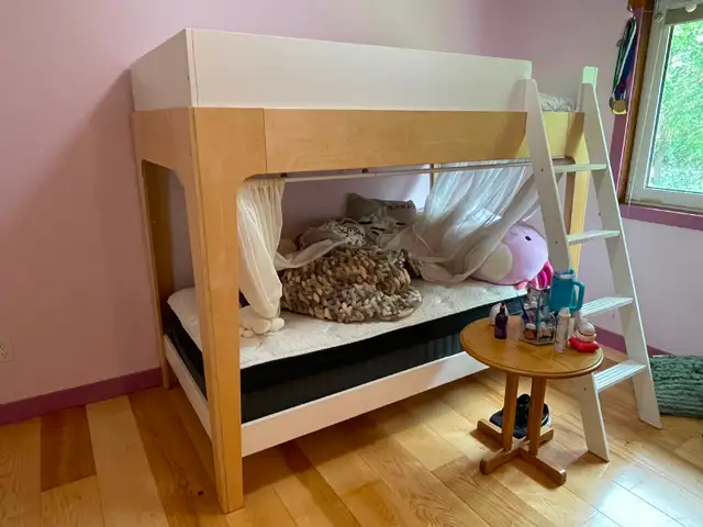 2 Twin Beds Bunk bed or can be separated into 2 individual beds