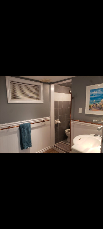 SIPER CLEAN ROOM FOR RENT IN QUIET CENTRAL NEIGHBOURHOOD in Room Rentals & Roommates in Windsor Region - Image 4