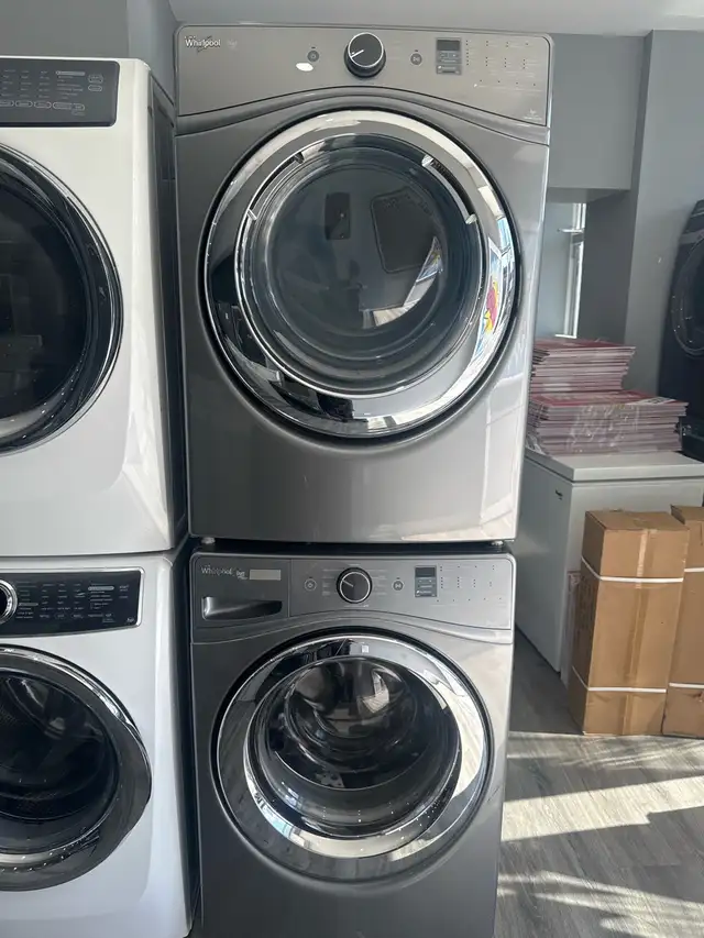 27 inch whirlpool washer dryer front load combo in Washers & Dryers in Hamilton - Image 2