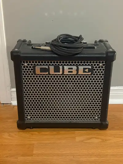 Roland Cube 10GX w/ guitar cable, View more