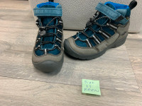 KEEN DRY WATERPROOF Kids HIKERS  SIZE 11 Pristine condition